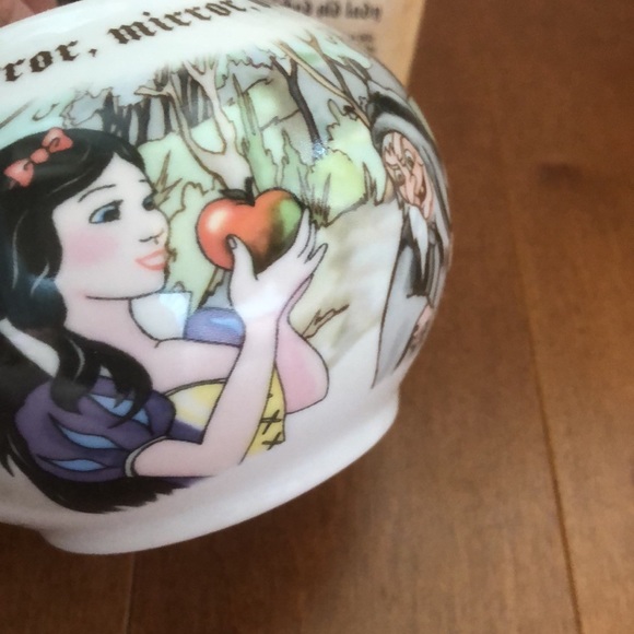 Snow White Creamer and Sugar Set - Picture 6 of 16